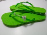 Chinelo trabalhado em strass
