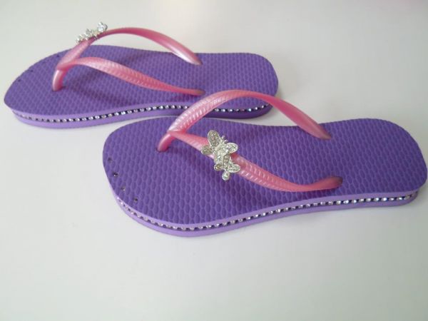 Chinelo trabalhado em strass