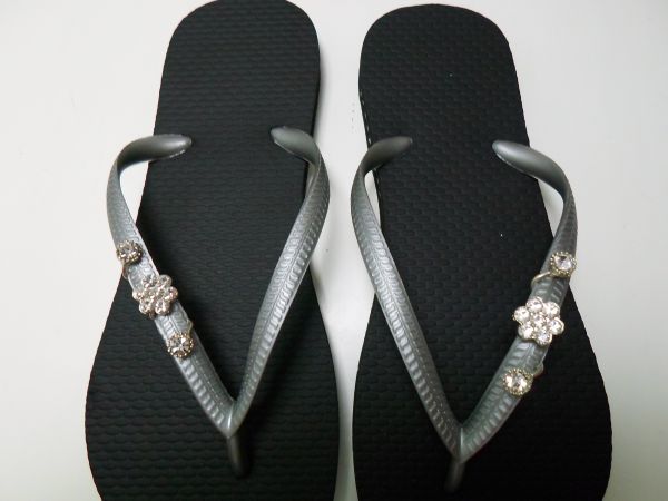 Chinelo trabalhado em strass