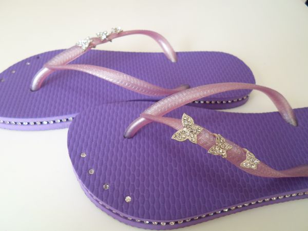 Chinelo trabalhado em strass
